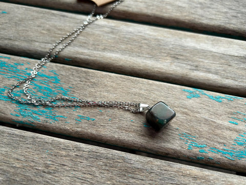 Green/Brown Stone Pendant Necklace